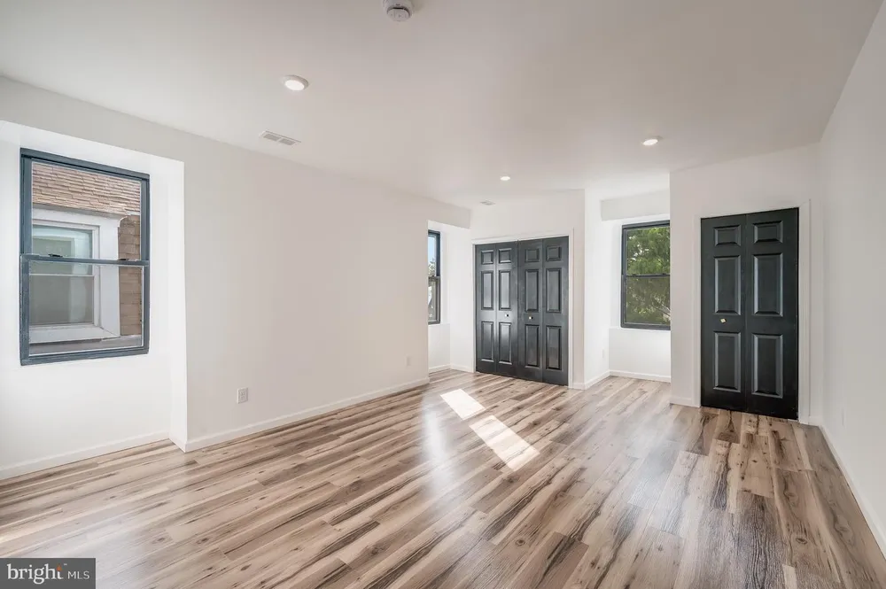 111 W Sharpnack St, Philadelphia, PA 19119