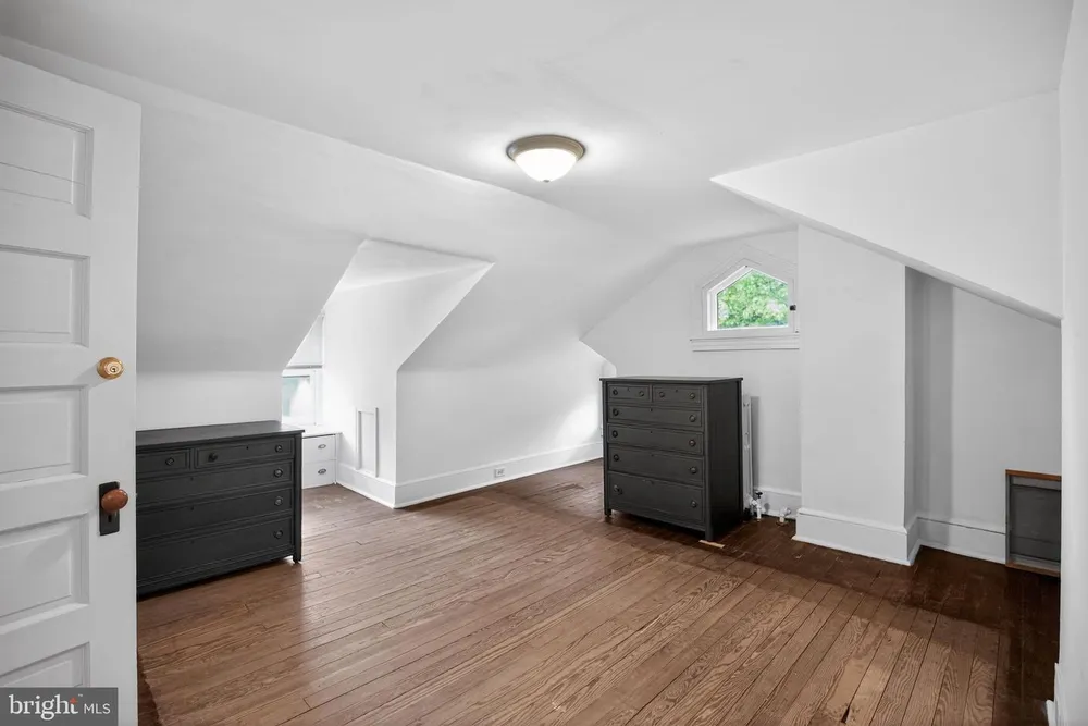 121 Weldy Ave, Oreland, PA 19075