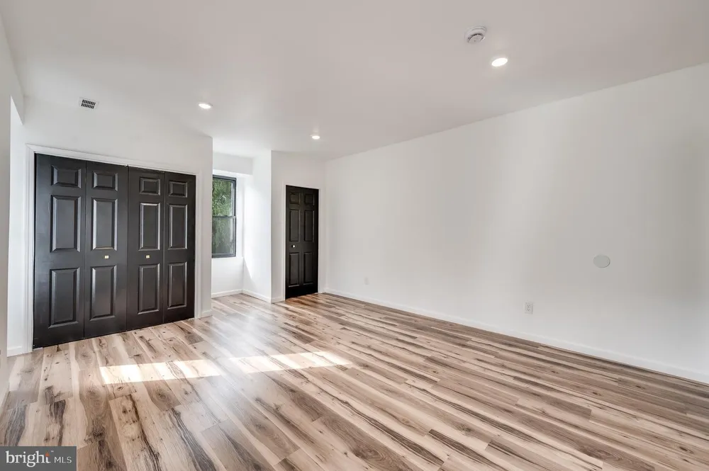 111 W Sharpnack St, Philadelphia, PA 19119