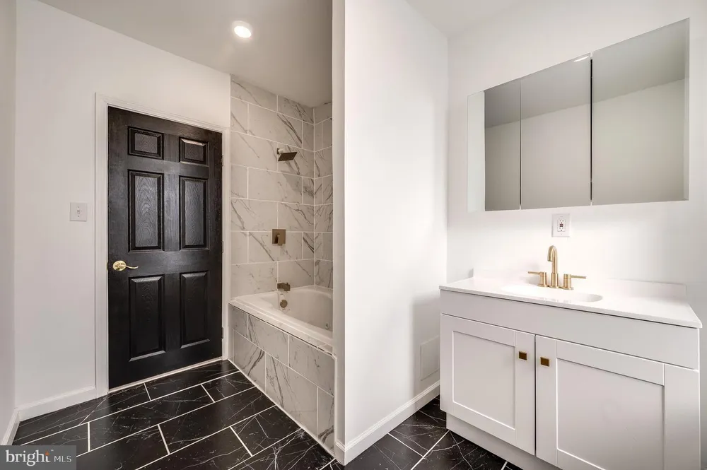 111 W Sharpnack St, Philadelphia, PA 19119