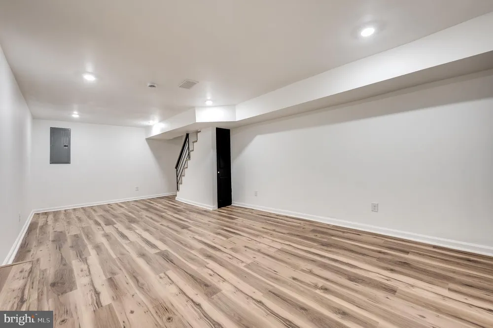 111 W Sharpnack St, Philadelphia, PA 19119
