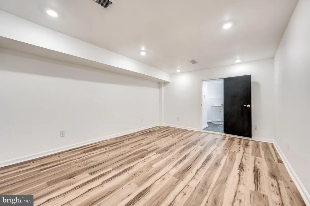 111 W Sharpnack St, Philadelphia, PA 19119