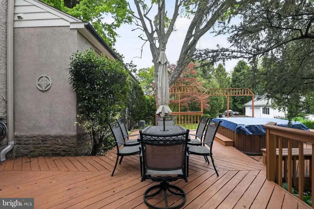 121 Weldy Ave, Oreland, PA 19075
