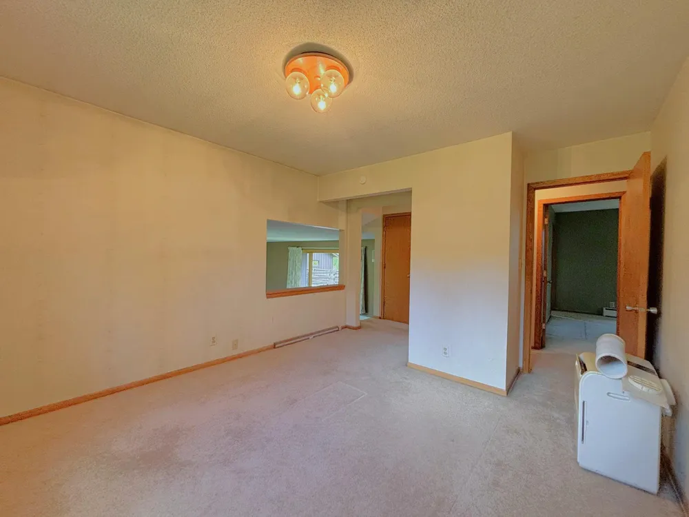 1447 Sterling St S, Maplewood, MN 55119