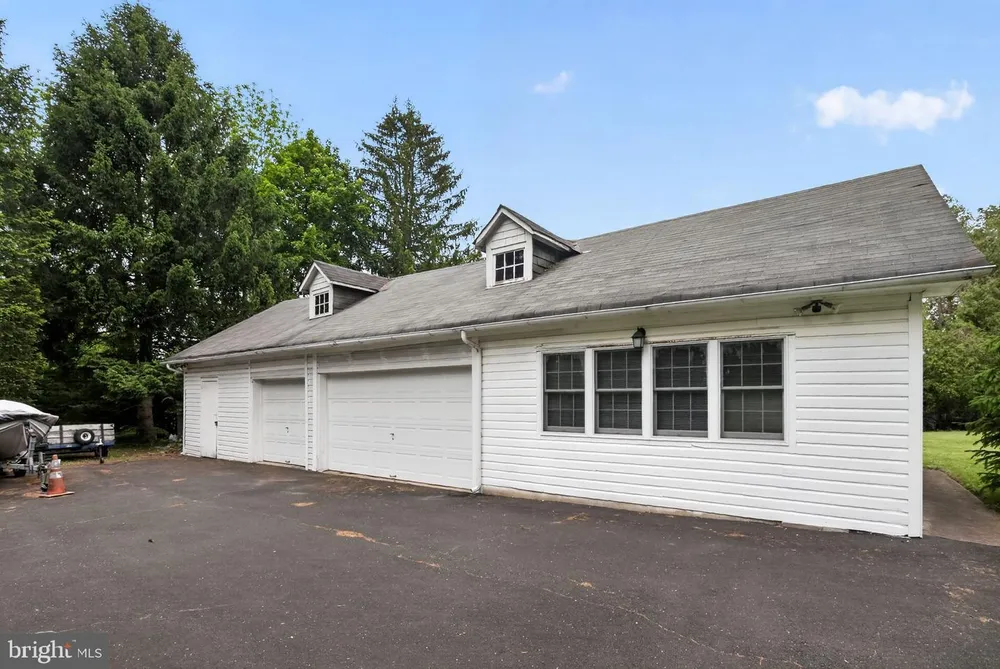 121 Weldy Ave, Oreland, PA 19075