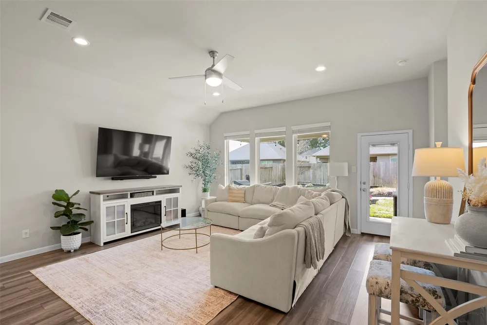 14239 Volcano Perch Dr, Conroe, TX 77384