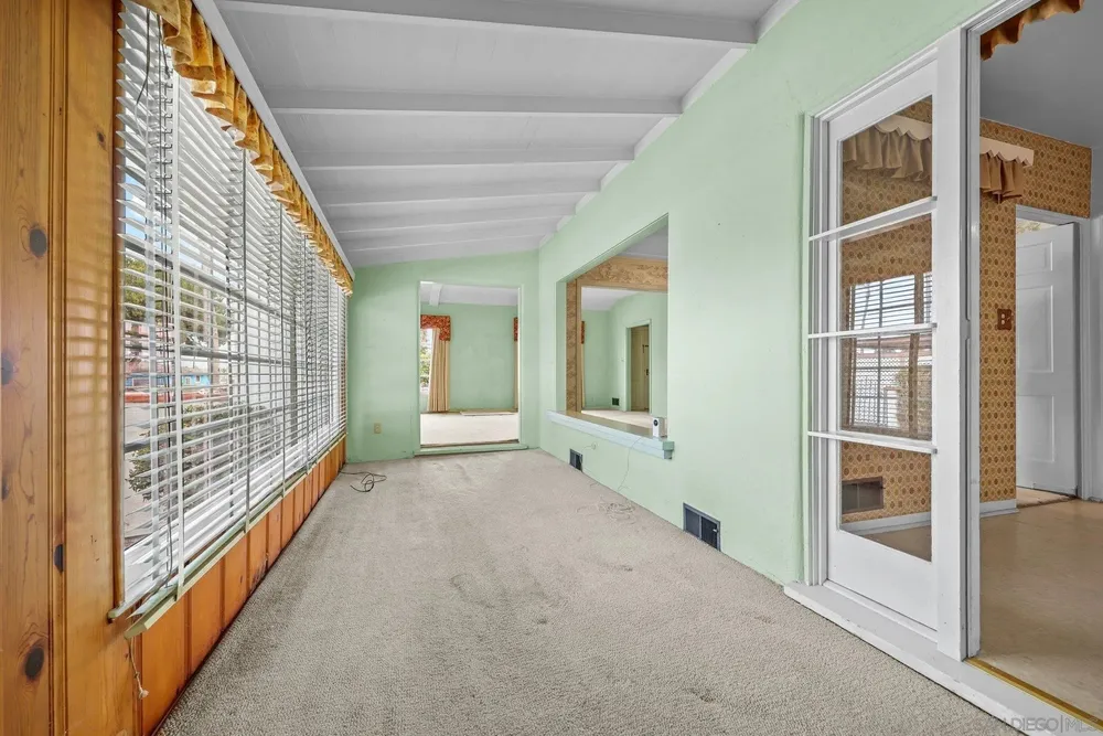 700 E 1st St, National City, CA 91950