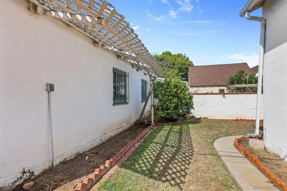 700 E 1st St, National City, CA 91950