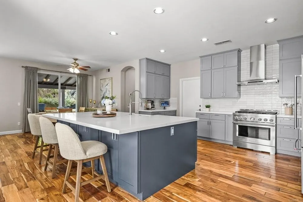 1203 Santa Olivia Rd, Chula Vista, CA 91913-2811