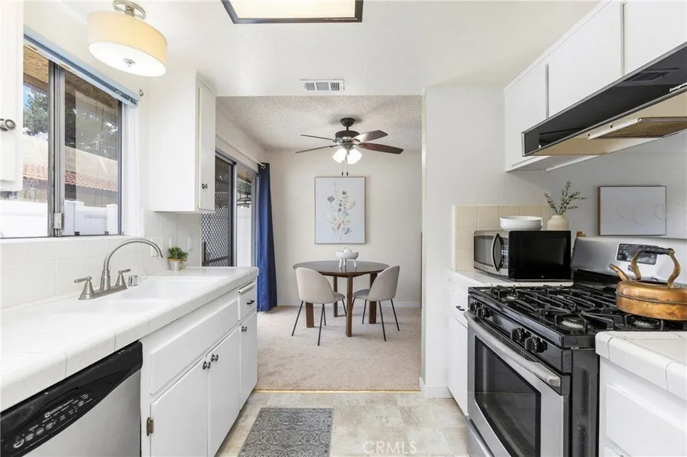 571 W Greenwood Ave, La Habra, CA 90631