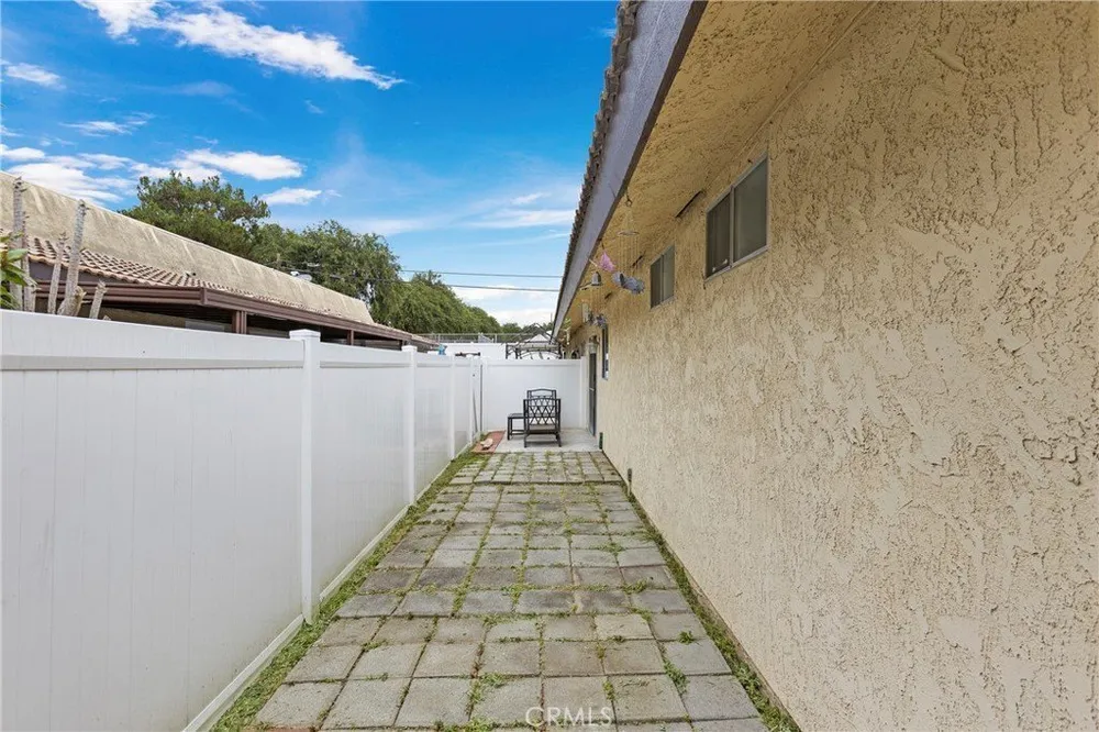 571 W Greenwood Ave, La Habra, CA 90631