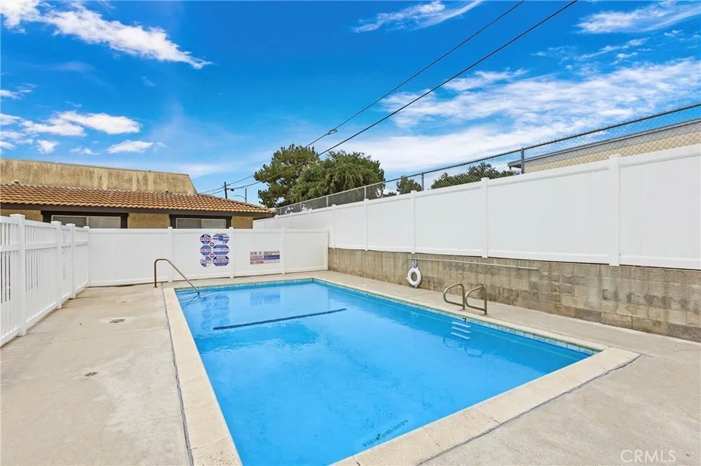 571 W Greenwood Ave, La Habra, CA 90631