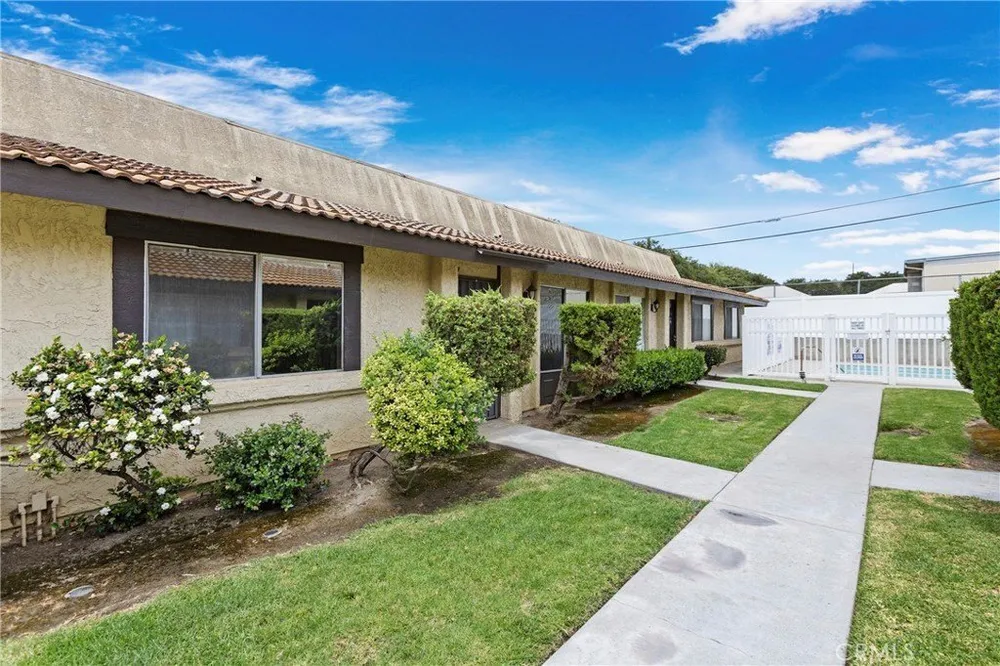 571 W Greenwood Ave, La Habra, CA 90631