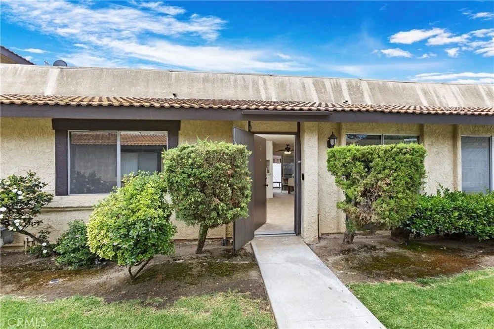 571 W Greenwood Ave, La Habra, CA 90631