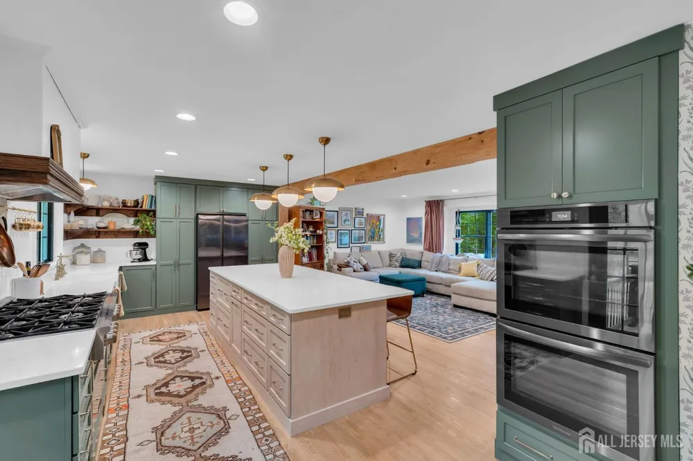 52 Eileen Way, Edison, NJ 08837