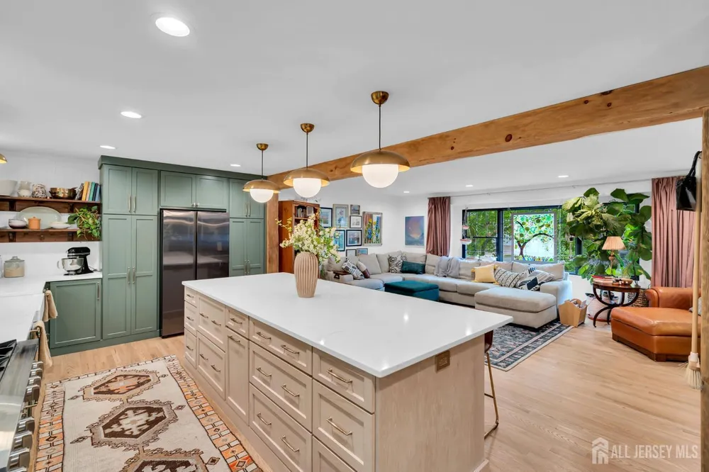 52 Eileen Way, Edison, NJ 08837