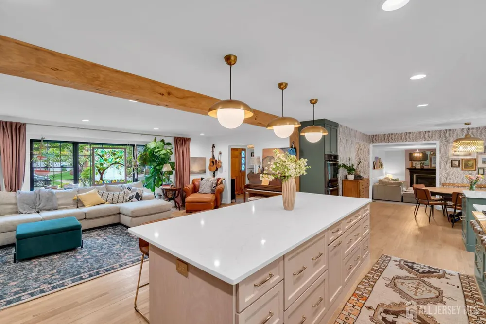 52 Eileen Way, Edison, NJ 08837