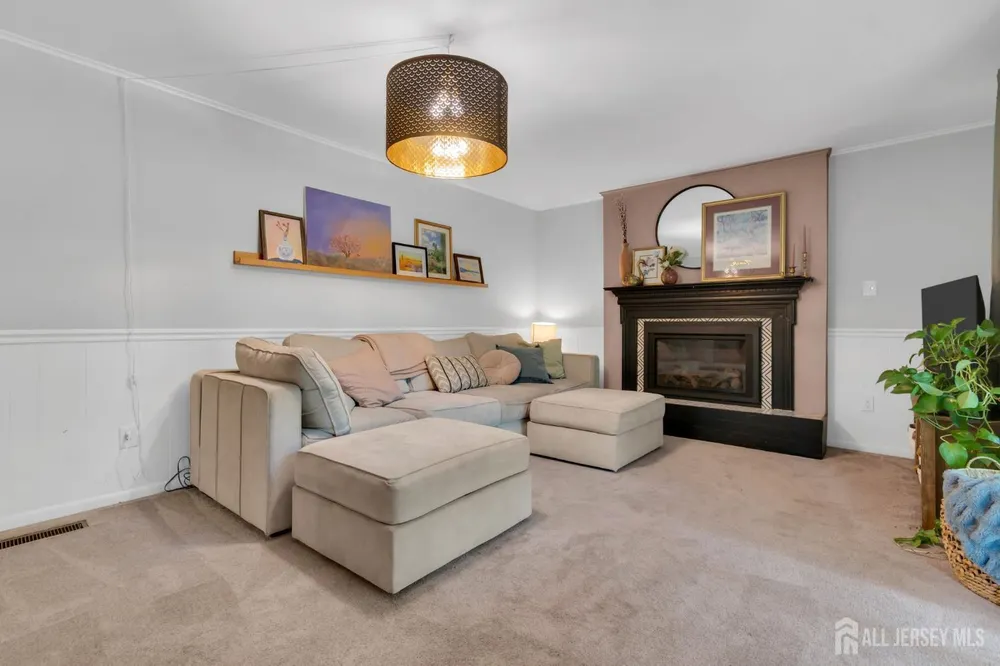 52 Eileen Way, Edison, NJ 08837