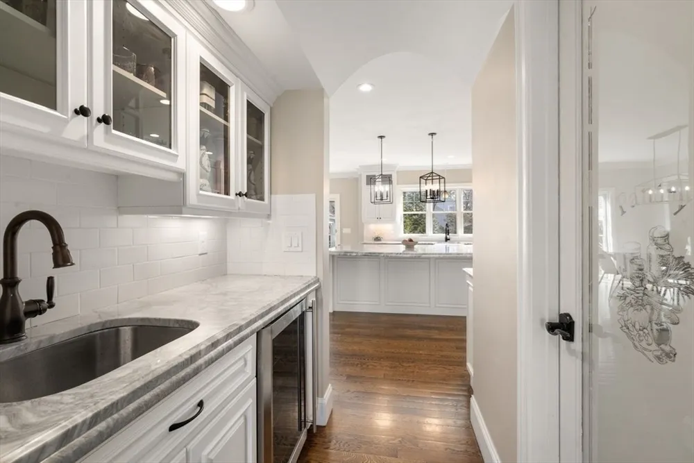 11 Briarwood Dr, Westwood, MA 02090