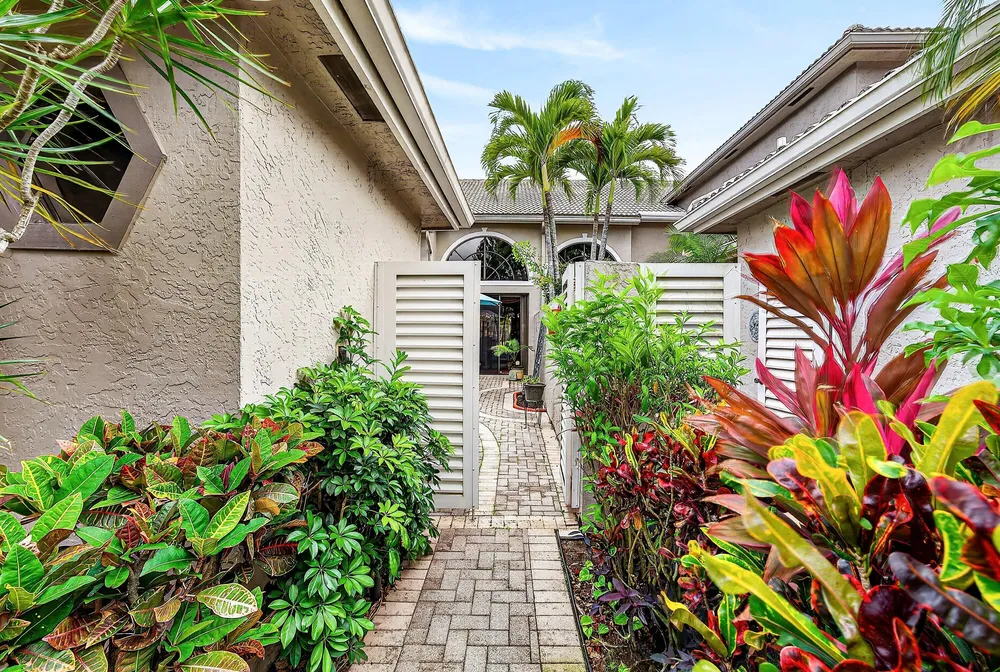 5315 Monterey Circle, Delray Beach, FL 33484