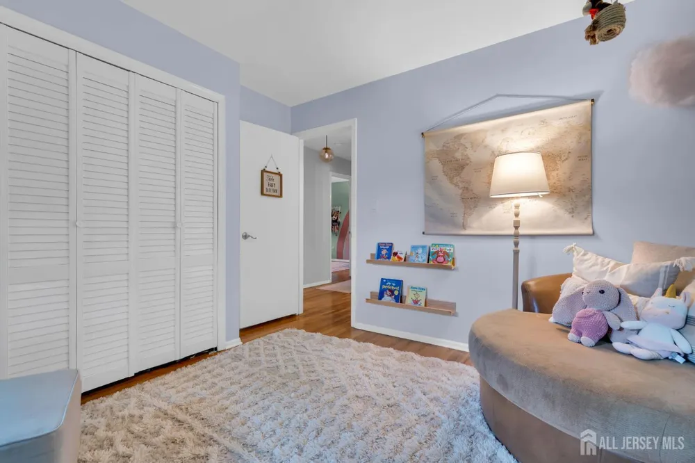 52 Eileen Way, Edison, NJ 08837