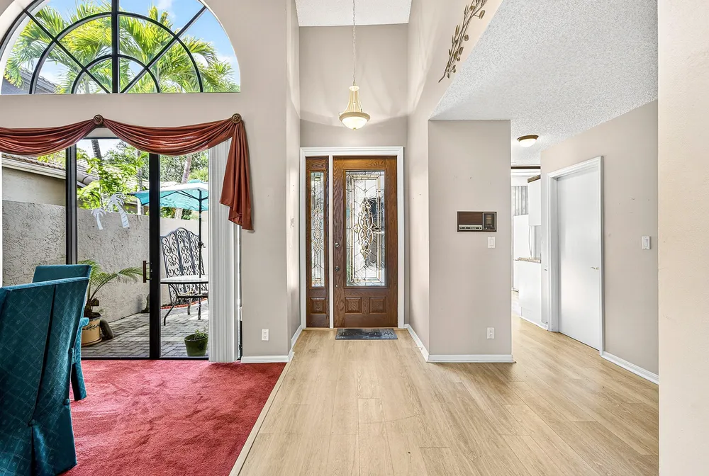 5315 Monterey Circle, Delray Beach, FL 33484