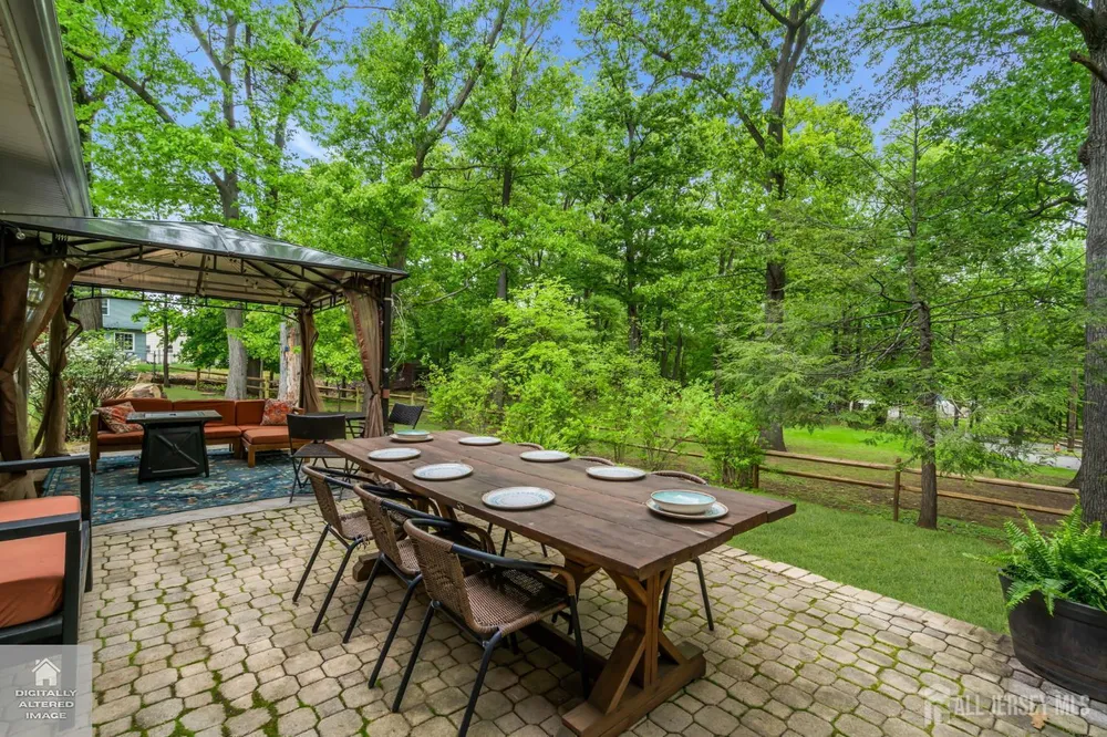 52 Eileen Way, Edison, NJ 08837