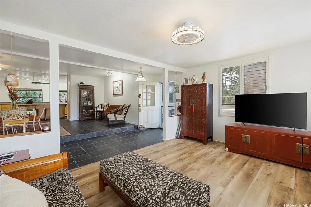 2168 Round Top Dr, Honolulu, HI 96822