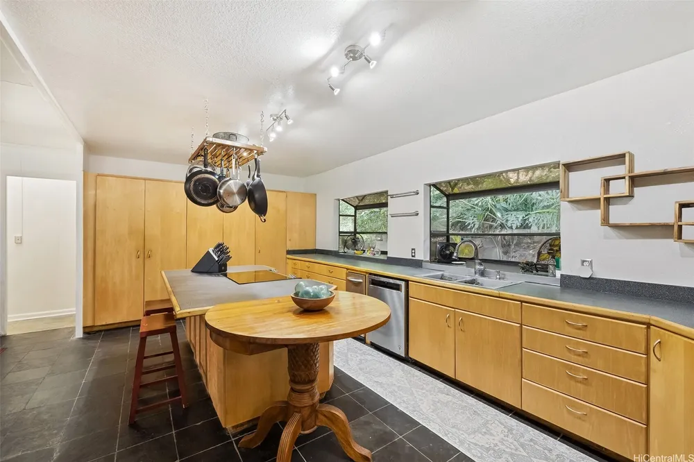 2168 Round Top Dr, Honolulu, HI 96822