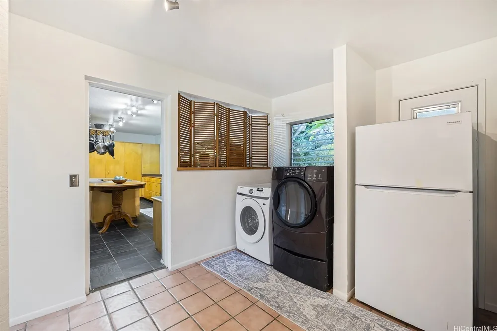 2168 Round Top Dr, Honolulu, HI 96822