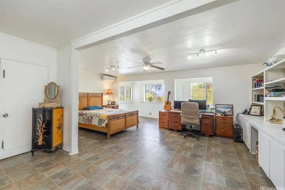 2168 Round Top Dr, Honolulu, HI 96822