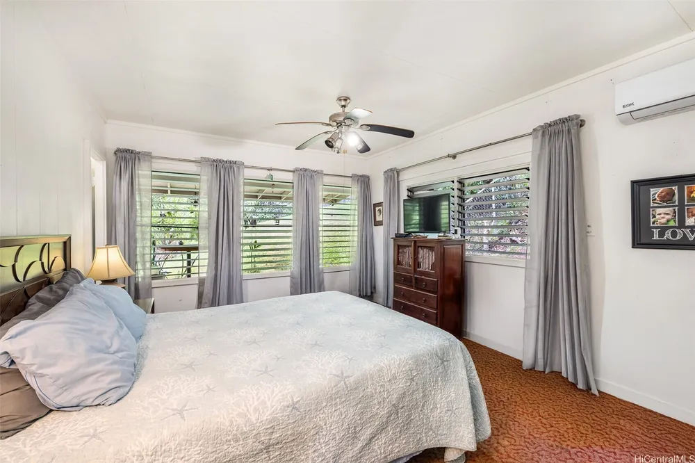 2168 Round Top Dr, Honolulu, HI 96822