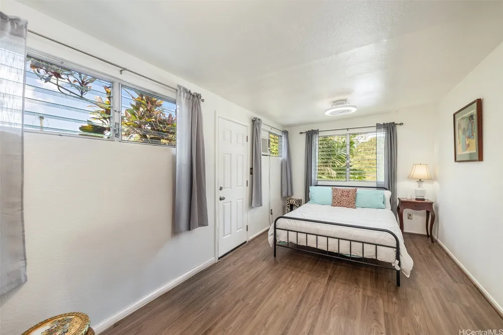 2168 Round Top Dr, Honolulu, HI 96822