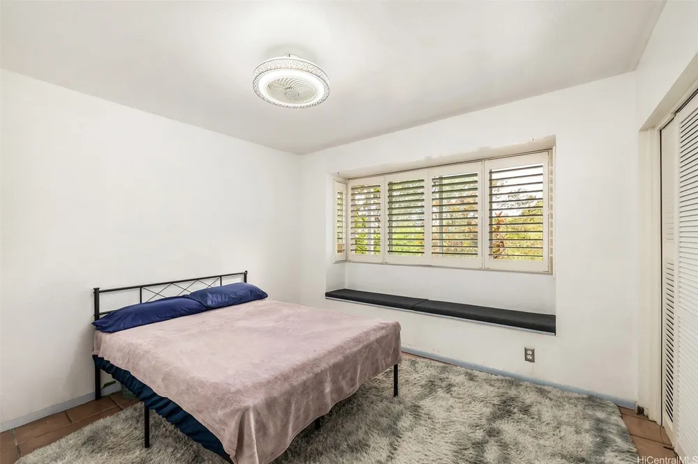 2168 Round Top Dr, Honolulu, HI 96822