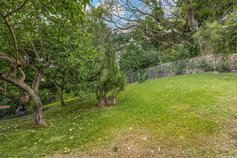 2168 Round Top Dr, Honolulu, HI 96822