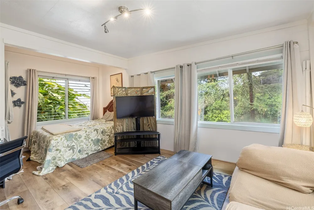 2168 Round Top Dr, Honolulu, HI 96822