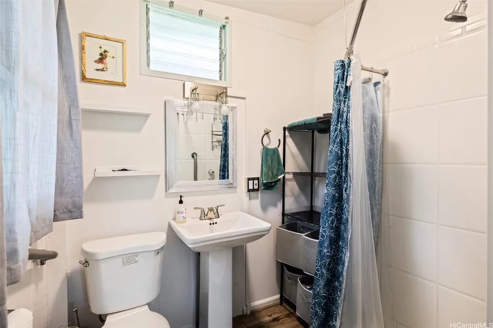 2168 Round Top Dr, Honolulu, HI 96822