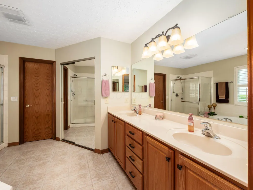 2637 Jefferson Estates Dr, Blacklick, OH 43004