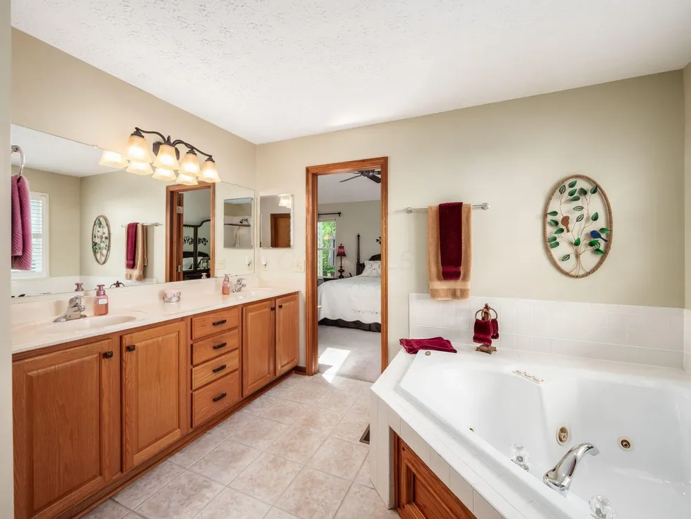 2637 Jefferson Estates Dr, Blacklick, OH 43004