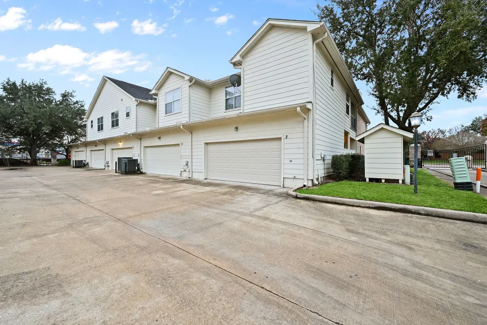 2865 Westhollow Dr, Houston, TX 77082
