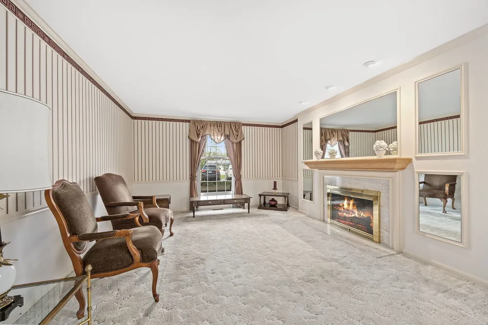 120 Carriage Way Dr, Burr Ridge, IL 60527