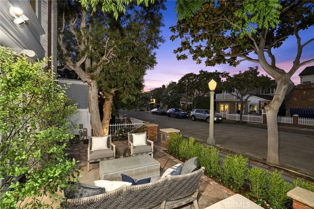 2117 Miramar Dr, Newport Beach, CA 92661