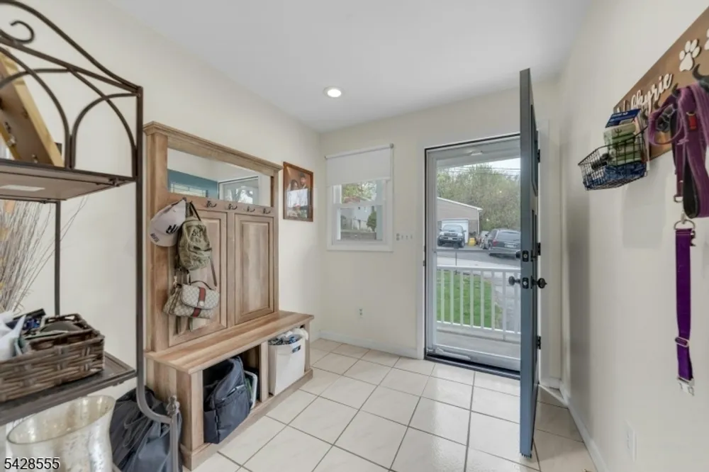 31 Roome St, Lincoln Park, NJ 07035