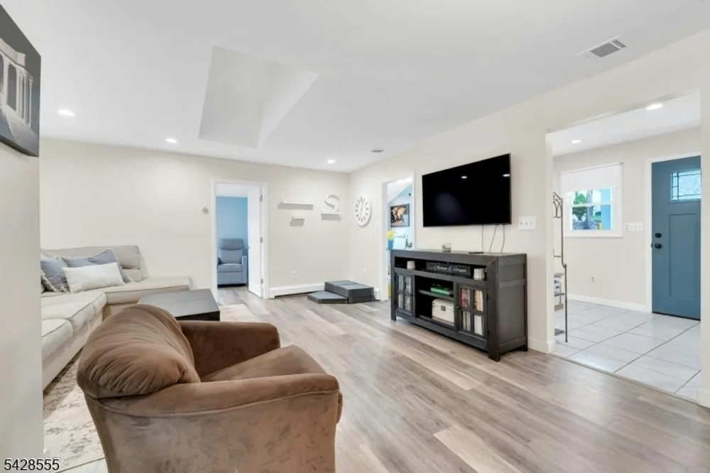 31 Roome St, Lincoln Park, NJ 07035