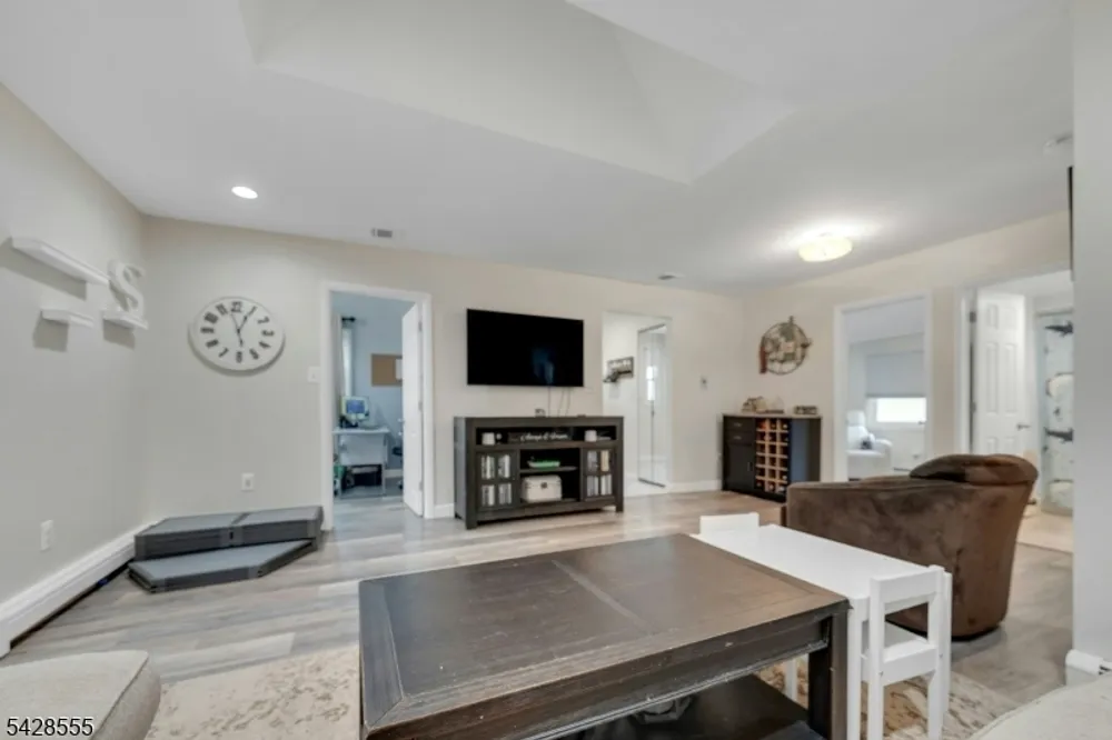 31 Roome St, Lincoln Park, NJ 07035