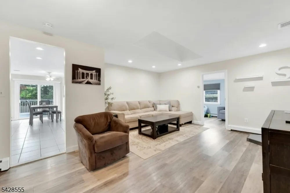 31 Roome St, Lincoln Park, NJ 07035