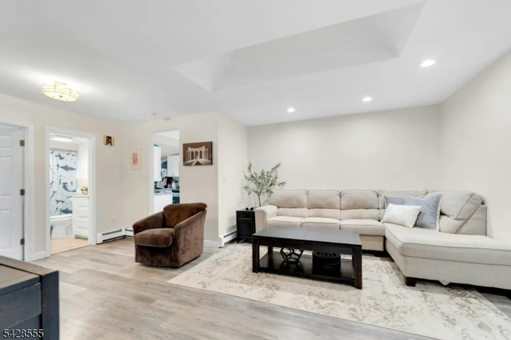 31 Roome St, Lincoln Park, NJ 07035