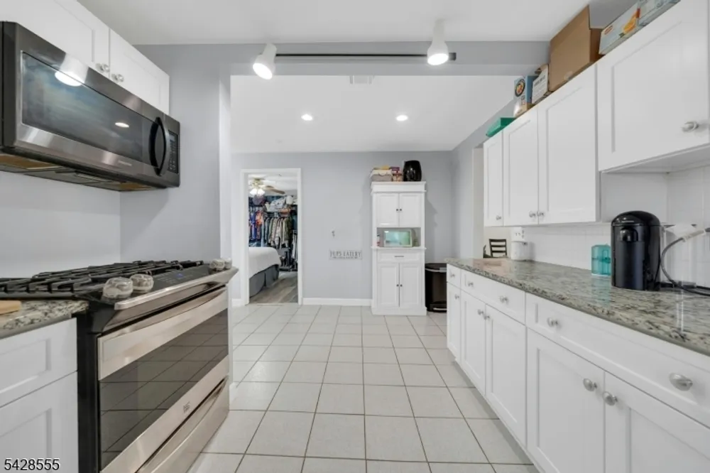 31 Roome St, Lincoln Park, NJ 07035