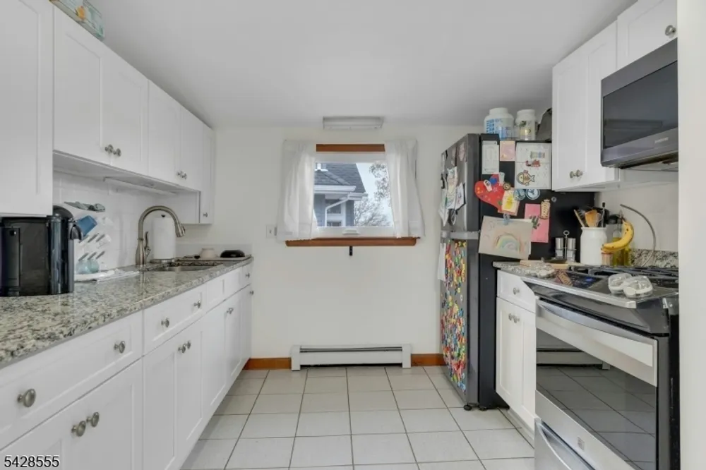 31 Roome St, Lincoln Park, NJ 07035