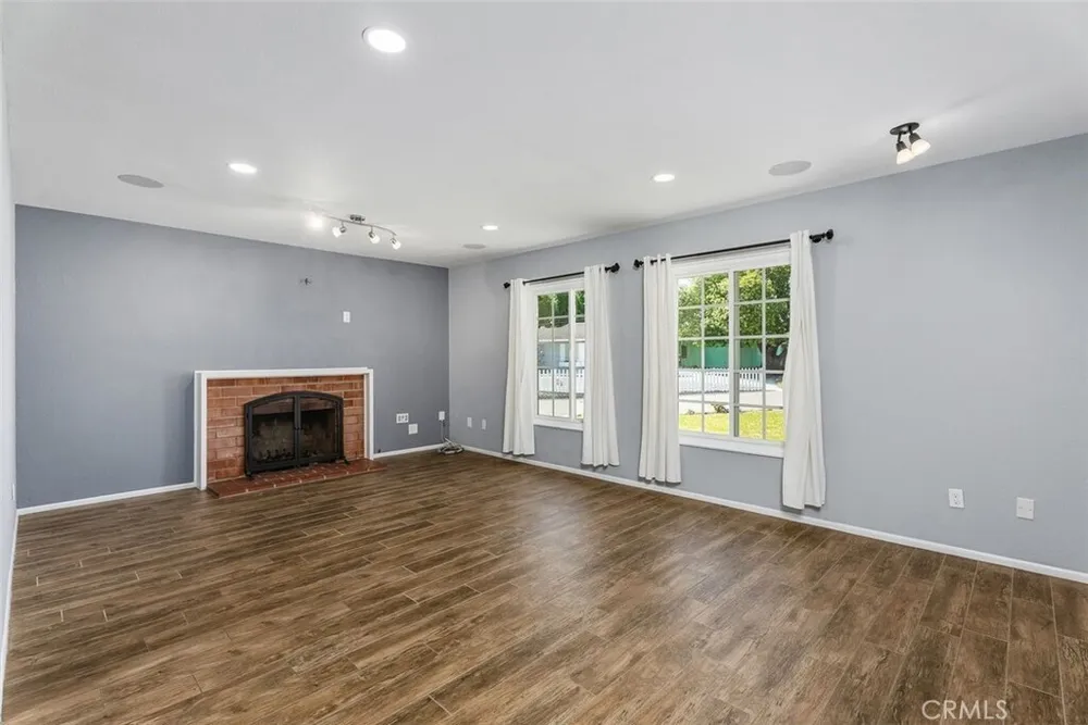 1566 Corsica Pl, Costa Mesa, CA 92626
